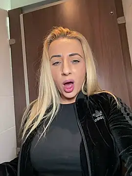 Strongqueen online show from March 21, 2026, 11:58 am