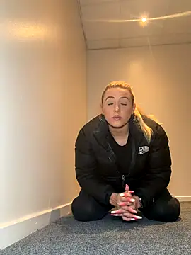 Strongqueen online show from November 17, 2025, 10:47 pm