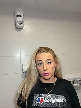 Strongqueen online show from March 25, 2026, 9:03 pm