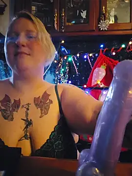 buxombosums online show from December 21, 2025, 7:10 am