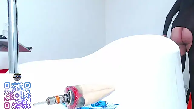 Upskirt Squirt96 online show from April 2, 2026, 12:45 pm