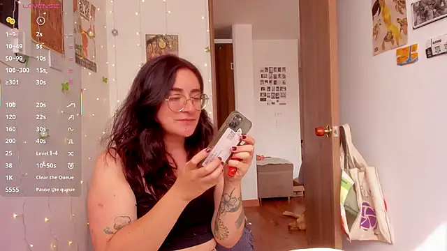 linda giggle online show from October 15, 2025, 1:52 pm