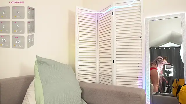 Amber Foks online show from November 12, 2025, 7:23 am