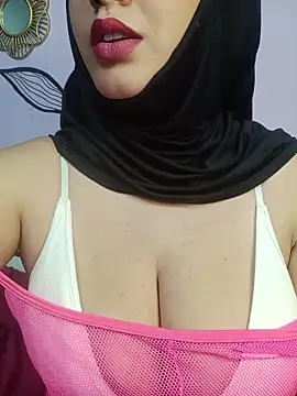 Snapshot of Deina_bunny chatting on August 1, 2026, 11:58 pm Deina bunny online show from August 1, 2026, 11:58 pm