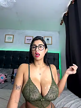 lovely violet13 online show from November 21, 2025, 2:38 pm