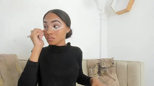 kristyl paez online show from October 18, 2025, 8:11 pm