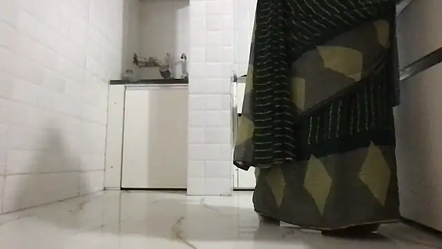 Riyasingh9 online show from November 18, 2025, 4:16 am