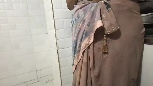 Riyasingh9 online show from October 17, 2025, 3:21 am