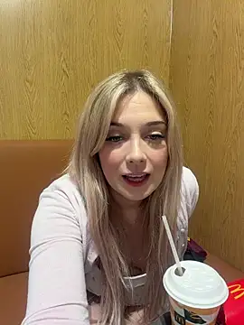 CherryAuroraa online show from April 5, 2026, 8:26 pm