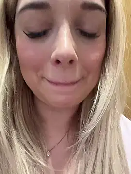 CherryAuroraa online show from March 29, 2026, 1:24 pm