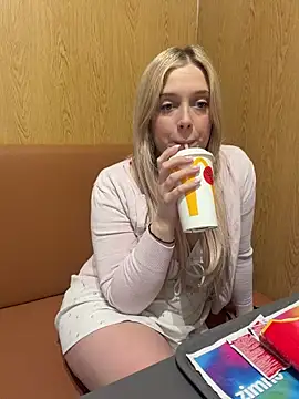 CherryAuroraa online show from March 1, 2026, 10:21 pm