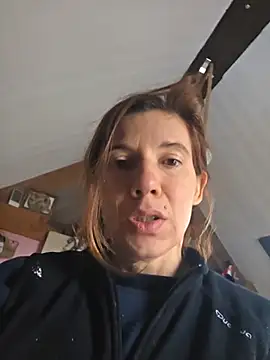 Lina lou4 online show from November 28, 2025, 2:28 pm