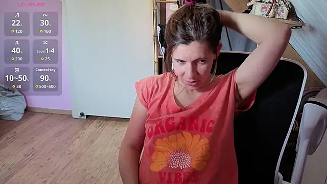 Lina lou4 online show from April 7, 2026, 3:03 pm