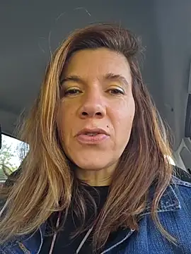 Snapshot of Lina_lou4 chatting on April 19, 2026, 7:53 am Lina lou4 online show from April 19, 2026, 7:53 am