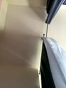 SuzieWanKenobi online show from September 14, 2025, 10:37 am