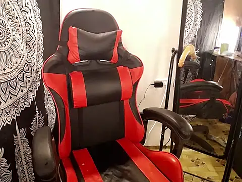 Snapshot of PirateEmpressBoaAico chatting on March 28, 2026, 10:05 am PirateEmpressBoaAico online show from March 28, 2026, 10:05 am