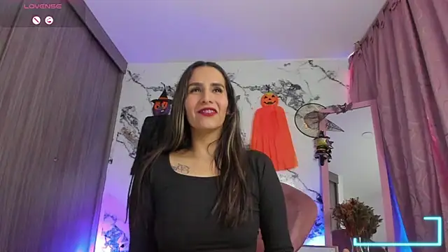 Snapshot of Annaross2 chatting on October 29, 2025, 7:35 pm Annaross2 online show from October 29, 2025, 7:35 pm