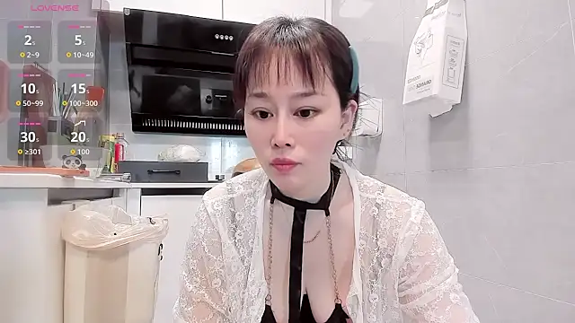 Vivian-6 online show from April 1, 2026, 1:19 am