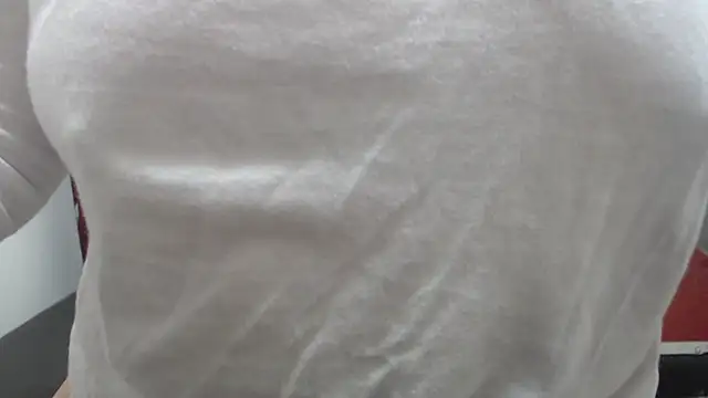 Snapshot of Laura_hottt chatting on April 11, 2026, 1:35 am Laura hottt online show from April 11, 2026, 1:35 am