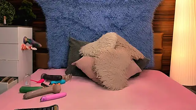 LiaMetz online show from February 12, 2026, 7:24 pm