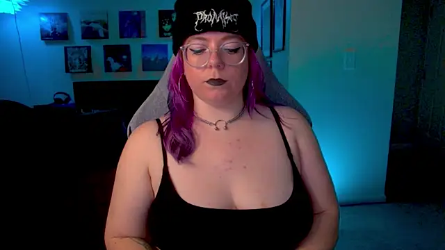 Snapshot of KiraSpitQueen chatting on January 19, 2026, 4:27 am KiraSpitQueen online show from January 19, 2026, 4:27 am