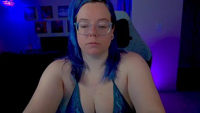 Snapshot of KiraSpitQueen chatting on May 31, 2026, 3:56 am KiraSpitQueen online show from May 31, 2026, 3:56 am