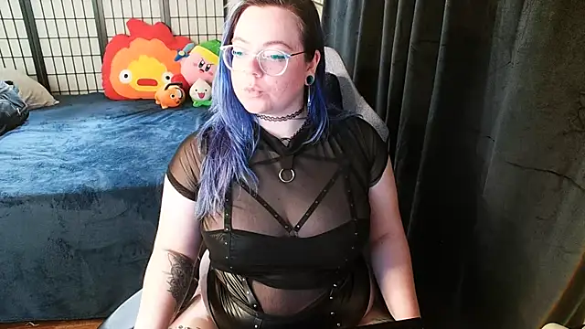 Snapshot of KiraSpitQueen chatting on March 23, 2025, 4:49 am KiraSpitQueen online show from March 23, 2025, 4:49 am