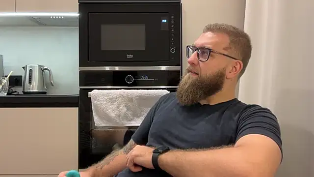 Bear bear  online show from December 4, 2025, 12:04 pm