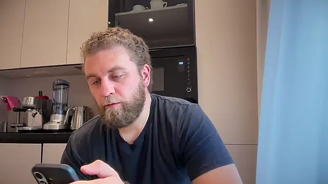 Bear bear  online show from April 23, 2026, 9:49 am