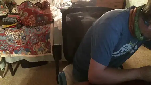 MormonPineapples online show from October 19, 2025, 4:04 am