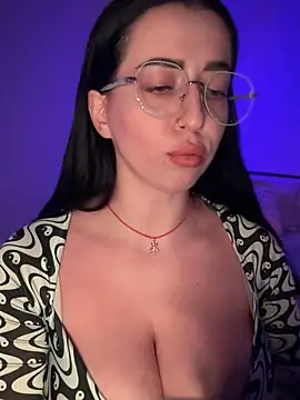 Emylia online show from November 9, 2025, 4:55 pm