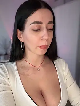 Emylia online show from January 25, 2025, 5:30 pm