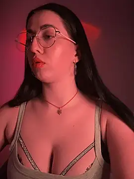 Emylia online show from February 25, 2025, 7:38 pm