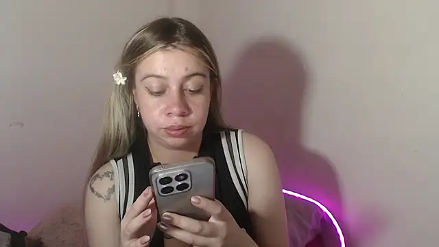 Snapshot of SweetSofty chatting on November 16, 2025, 6:18 am SweetSofty online show from November 16, 2025, 6:18 am