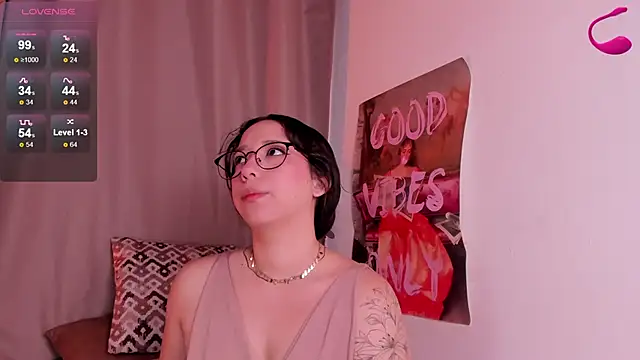 Snapshot of Apartment28 chatting on September 10, 2025, 3:05 am Apartment28 online show from September 10, 2025, 3:05 am