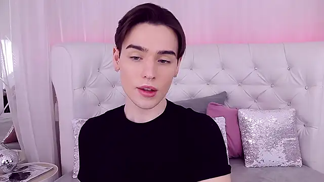 Snapshot of RobbyCharming chatting on February 28, 2025, 7:46 pm RobbyCharming online show from February 28, 2025, 7:46 pm