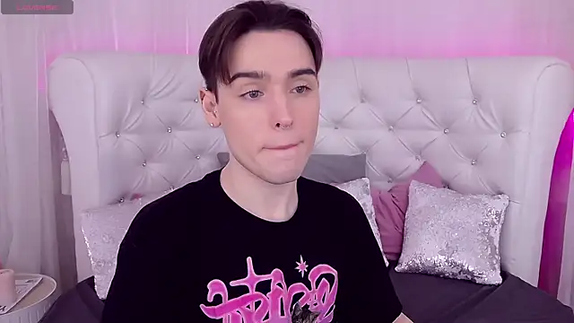 Snapshot of RobbyCharming chatting on March 22, 2025, 1:54 am RobbyCharming online show from March 22, 2025, 1:54 am