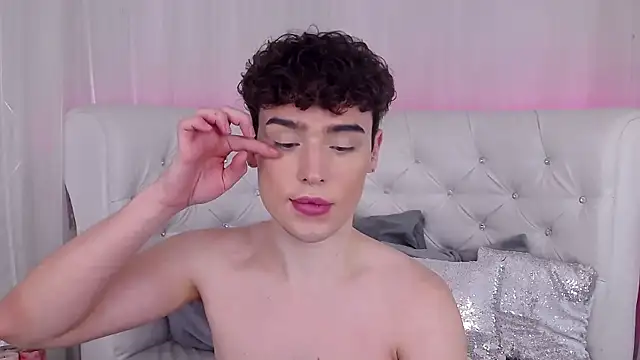 Snapshot of RobbyCharming chatting on October 15, 2025, 3:38 am RobbyCharming online show from October 15, 2025, 3:38 am