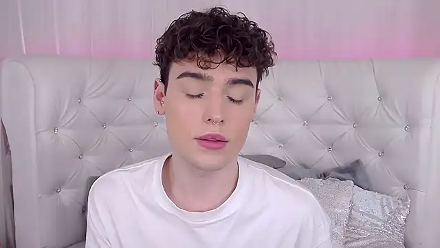 Snapshot of RobbyCharming chatting on October 4, 2025, 4:25 am RobbyCharming online show from October 4, 2025, 4:25 am