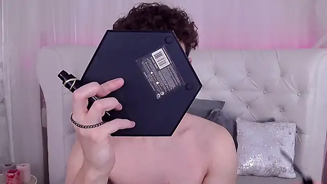 Snapshot of RobbyCharming chatting on November 17, 2025, 3:43 am RobbyCharming online show from November 17, 2025, 3:43 am