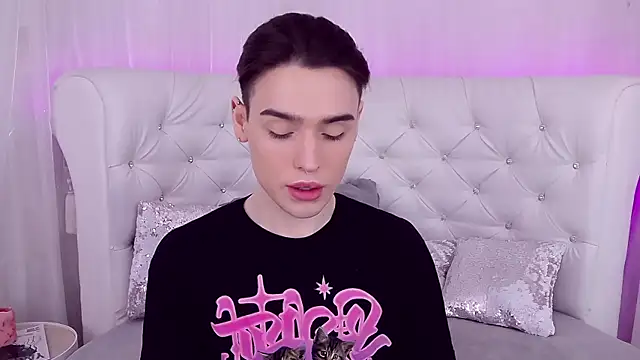 Snapshot of RobbyCharming chatting on March 9, 2025, 7:48 pm RobbyCharming online show from March 9, 2025, 7:48 pm