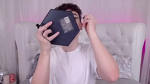 Snapshot of RobbyCharming chatting on October 3, 2025, 3:41 am RobbyCharming online show from October 3, 2025, 3:41 am