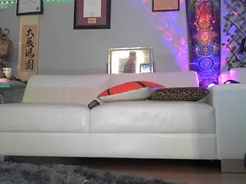 OSIRlS online show from October 17, 2025, 7:59 pm