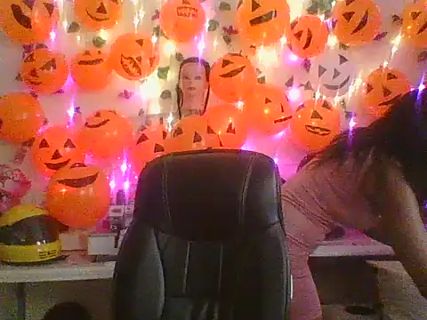Snapshot of Anaconda2350 chatting on October 22, 2025, 12:04 pm Anaconda2350 online show from October 22, 2025, 12:04 pm