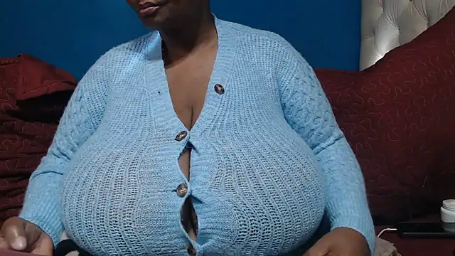 CUTEFIRMMELONSS online show from May 25, 2026, 7:07 am