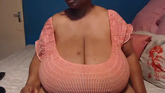 CUTEFIRMMELONSS online show from October 15, 2025, 8:28 pm