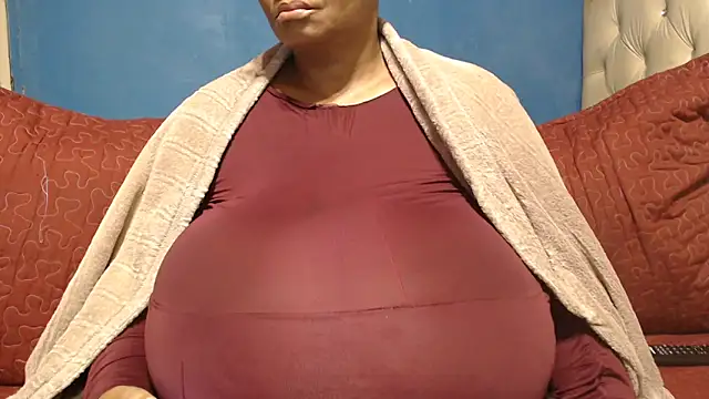 CUTEFIRMMELONSS online show from May 23, 2026, 3:27 am