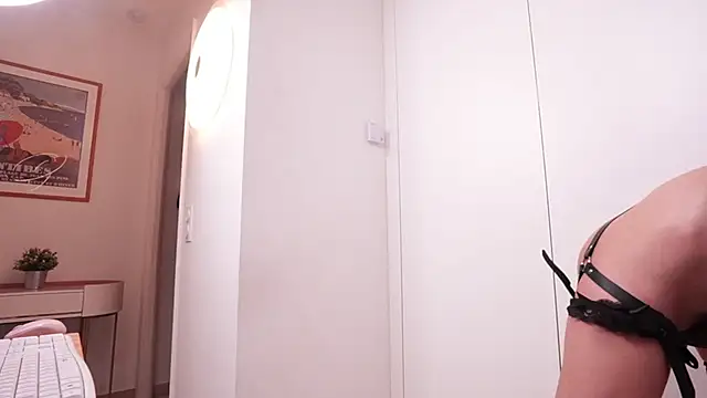 Snapshot of Bella_Twine chatting on January 9, 2025, 11:24 pm Bella Twine online show from January 9, 2025, 11:24 pm