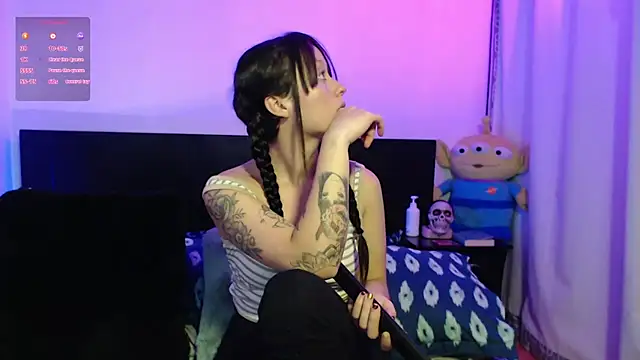 it l online show from November 12, 2025, 9:57 am