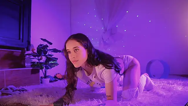 Snapshot of _Avriles_ chatting on January 19, 2025, 12:49 am  Avriles  online show from January 19, 2025, 12:49 am